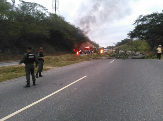 AUTOPISTA CERRADA CHARALLAVE OCUPARE