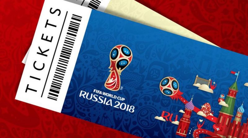 La Duma o cámara de diputados de Rusia aprobó una ley este jueves donde impondrá una multa a quienes vendan de manera ilegal las entradas del Mundial de futbol que se disputará el 14 de junio al 15 de julio de 2018. La multa por la venta ilegal de los tickets será entre 20 y 25 veces el costo del boleto y nunca menos de 50 mil rublos (850 dólares aproximadamente). (Lea también: Barcelona busca tercer triunfo seguido en la casa del Real Madrid) En caso de que el infractor sea un funcionario público el castigo será hasta 30 veces el precio del billete y no menos de 150 mil rublos (unos 2.500 dólares). Las multas para las personas jurídicas que violen dicha ley pueden ascender hasta el millón de rublos (unos 17 mil dólares) y la suspensión de las actividades dicha empresa por espacio de hasta 90 días. En el caso de la falsificación de entradas o de documentos que permitan recibir boletos para los partidos mundialistas, las multas serán de hasta 70 mil rublos (1.200 dólares); 200 mil rublos (unos 3.400 dólares) para cargos públicos y de hasta millón y medio (unos 25.000 dólares) para personas jurídicas. La FIFA insiste en que su página web es la única fuente de entradas válidas para asistir a los partidos del Mundial.