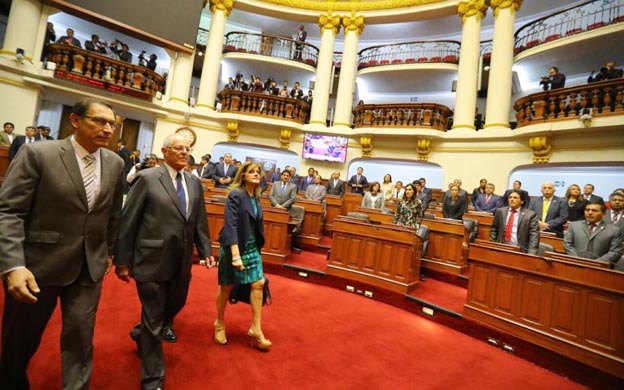 Congreso de Perú debate destitución de Kuczynski