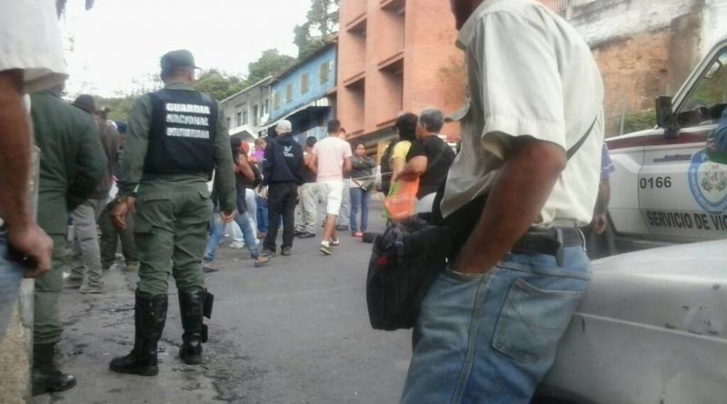 Vecinos de El Junquito protestan por falta de comida y agua