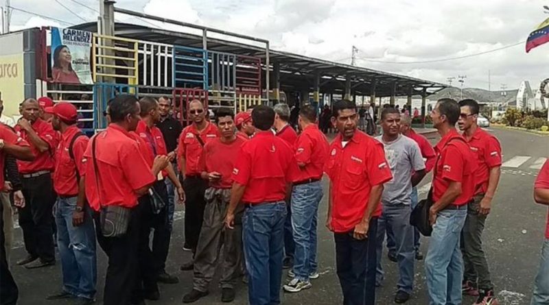 Trabajadores de Transbarca paralizaron el servicio para exigir perniles