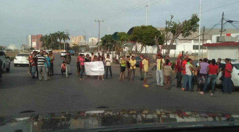 Protestan en Anzoátegui para exigir comida