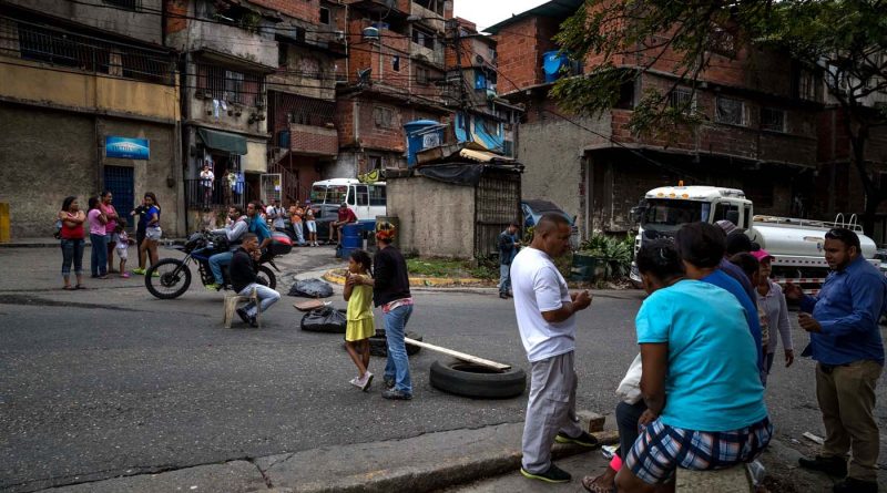 Siguen las protestas en varias zonas de Venezuela por falta de comida, gas y agua