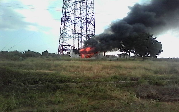 Denuncian incendio en torre transmisora de Movilnet