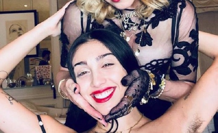 Hija de Madonna fue criticada por mostrar sus axilas sin depilar