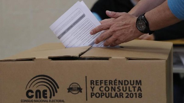 Arrasó el sí: Ecuatorianos aprobaron suprimir la reelección indefinida