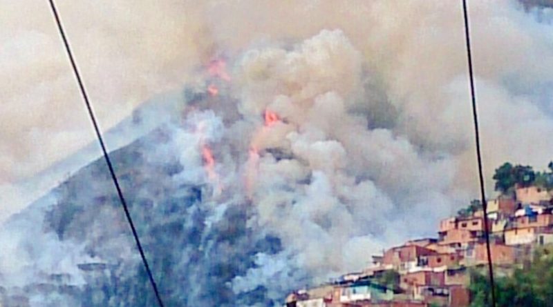 Reportan un incendio en el Ávila este jueves