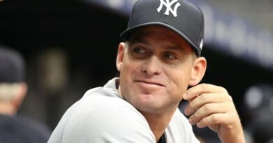 Carlos Mendoza será el primer venezolano en dirigir a los Yankees Carlos Mendoza será el primer venezolano en dirigir a los Yankees