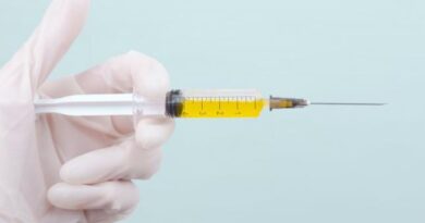 El Reino Unido es el primer país en aprobar una vacuna bivalente contra la covid-19