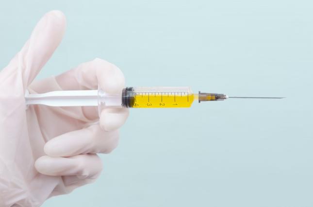 El Reino Unido es el primer país en aprobar una vacuna bivalente contra la covid-19