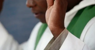 Secuestran a sacerdote en Nigeria y Arquidiócesis pide orar por su liberación